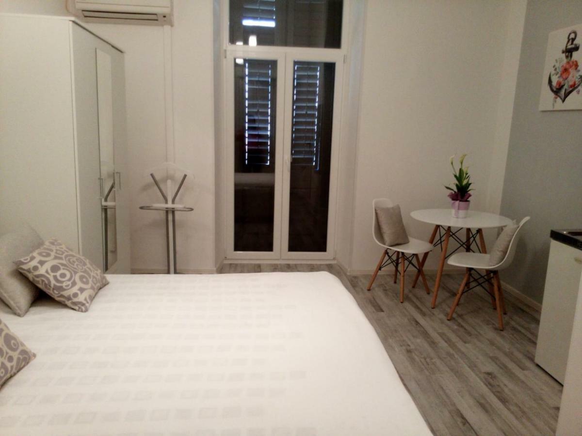 Studio In Pula Center Экстерьер фото